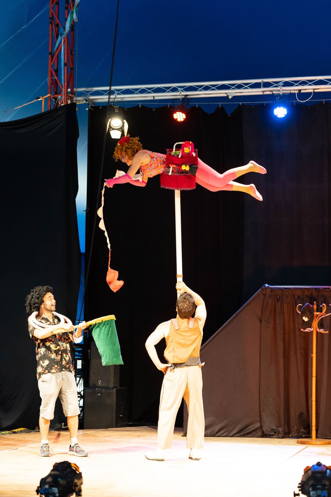 streptease_alturas-144 Streptease en las alturas. Compañía Penélope y Aquiles.