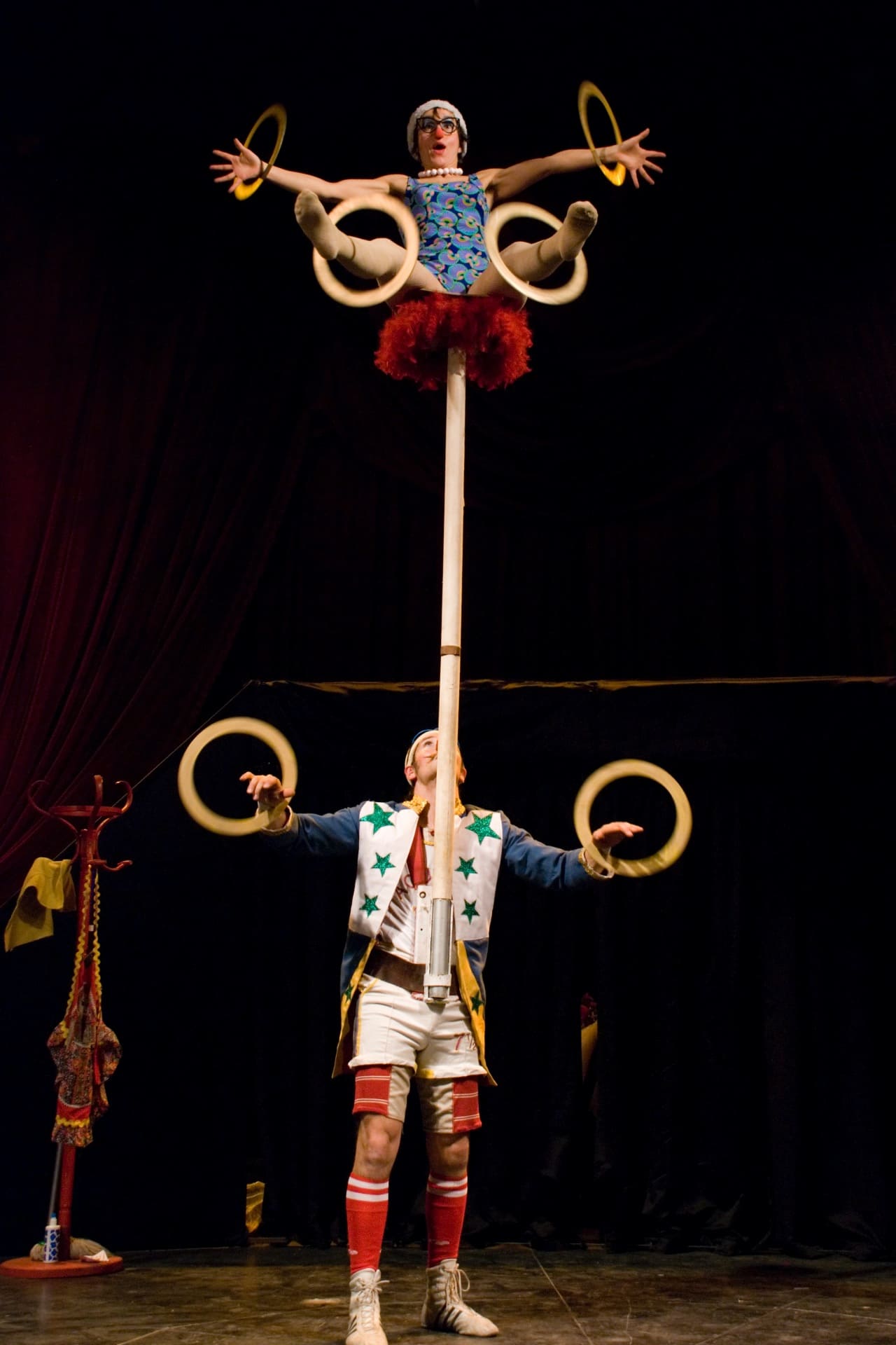 streptease_alturas-Tentempie Streptease en las alturas. Compañía Penélope y Aquiles.