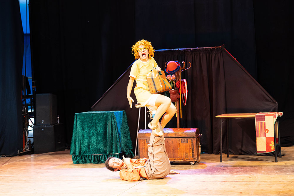 coloresvivos-41 Tentempie. Compañía Penélope y Aquiles.